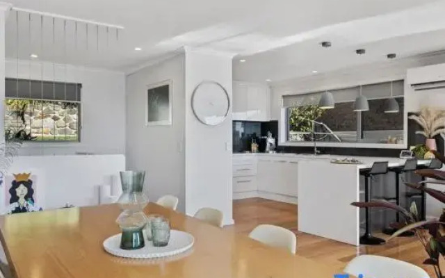 Nicolas Escape panoramic views luxury and space