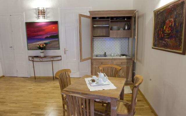 Castelletto Suites