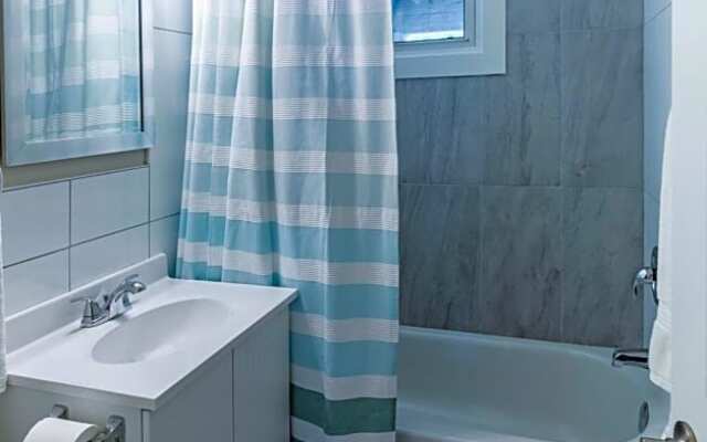 7 Bed Blue Mountain Cottage with Hot Tub