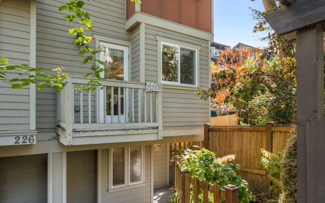 Seattle Vacation Home: Life's A Mountain