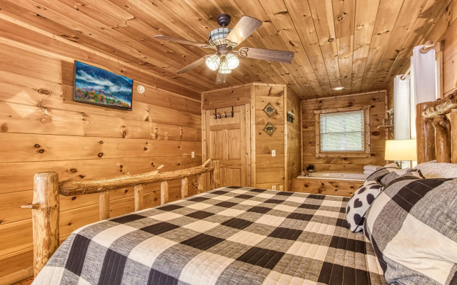 Dog Friendly Quiet Chalet Hot Tub Fireplace