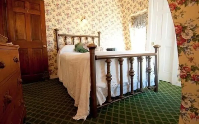 The Inn at Old Harbor