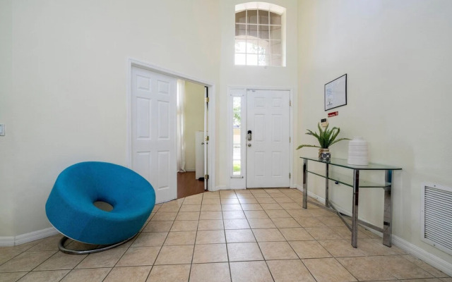 Amazing 6 Bedrooms With Pool