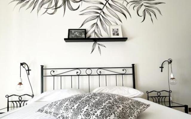 Eufonia Vinyl Friendly Apartment