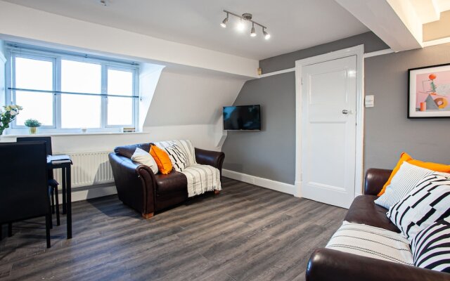 The Manchester Pad - Sleeps 12