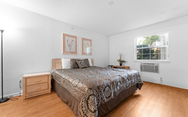 Carefree Getaways 2 Bedroom Condo by RedAwning