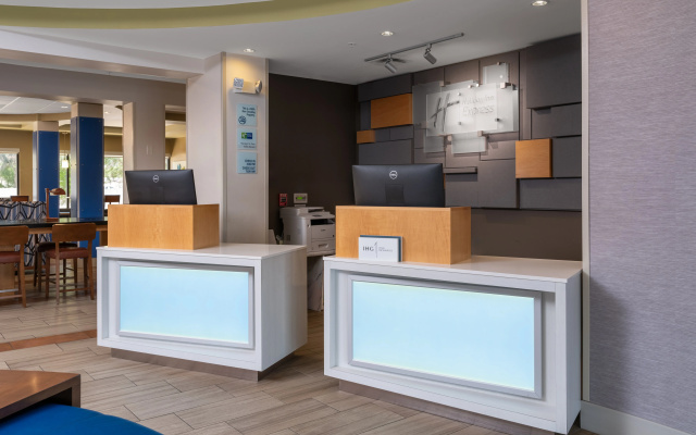 Holiday Inn Express & Suites Lakeland South by IHG