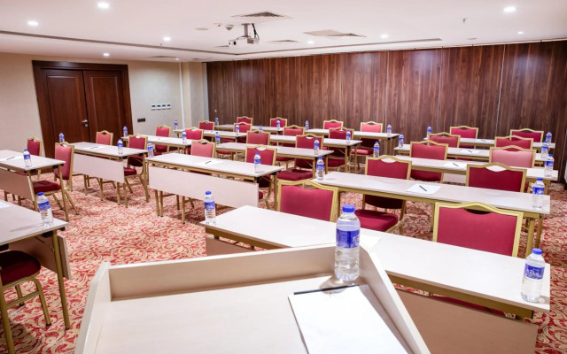 Grand Aras Hotel & Suites