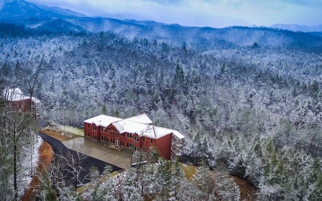 Foxwood Mansion Fourteen Bedroom Cabin