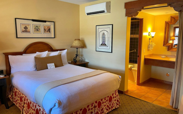 Piñon Court By La Fonda