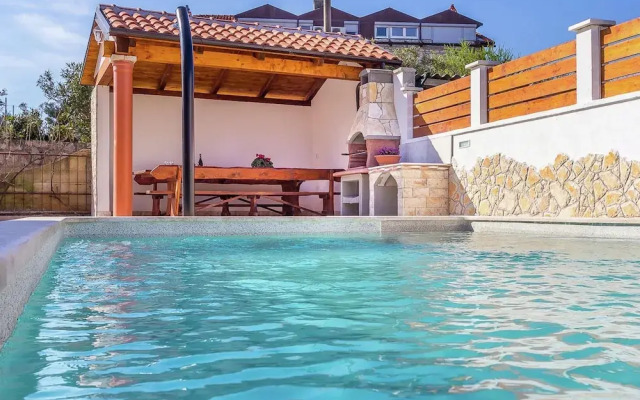 Apartment in Private House With Shared Pool