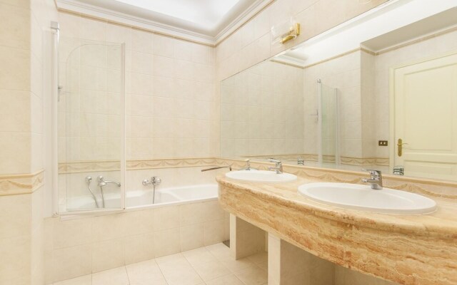 Eur Luminous And Large Family Terrace Apartment