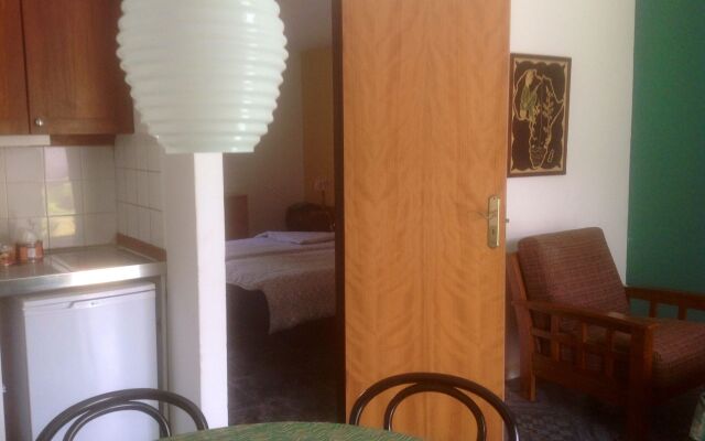 Bungalow Beach Hotel