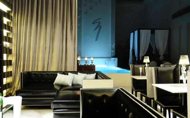 1828 Smart Hotel
