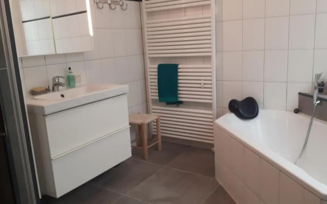 verzorgde kamer in monumentenpand