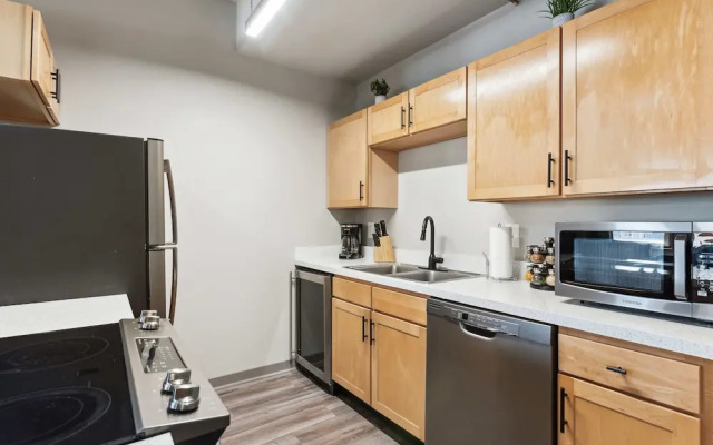 Spacious 2BR Downtown Retreat