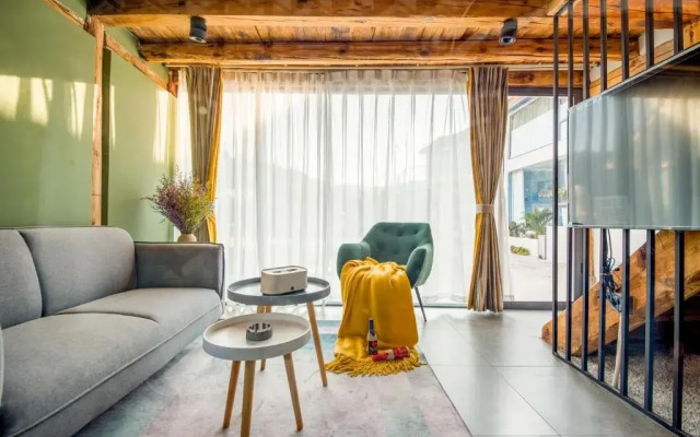 No Flowers Boutique Hostel