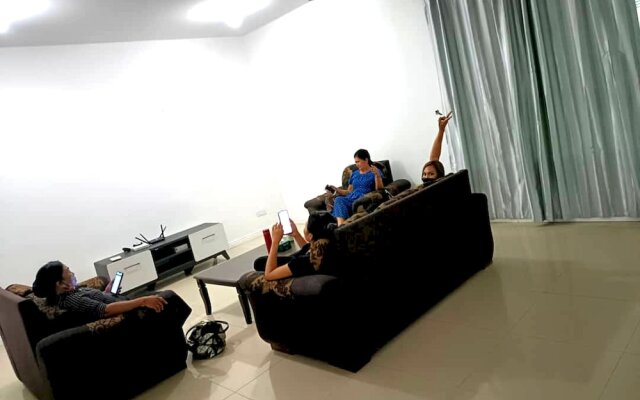 OYO HOME 90769 Flo Inn Homestay Bsi