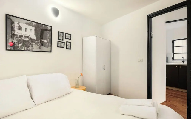 Modern-Rustic Haven in the City by Sea N Rent