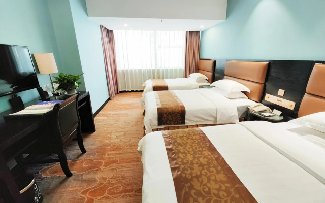 Skyline Plaza Hotel