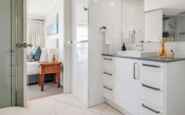 Mantra Coolangatta Beach – Guest Rooms – Gold Coast