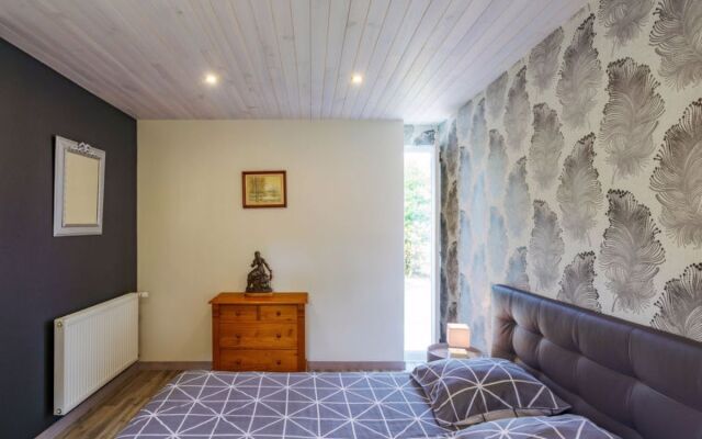 Les Volets Rouges (PEU101)