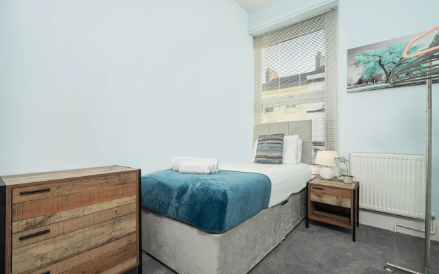 JOIVY Charming 4-Bed House Near The Hoe Park