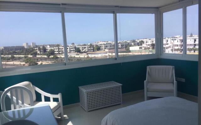 Lovely 3-Bedroom Penthouse With Seaview