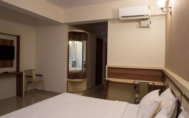 OYO 9248 Hotel Shrinidhi