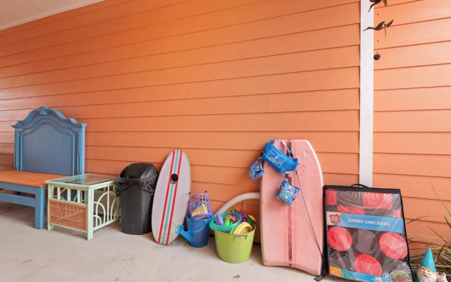 Mango Bungalow Sleeps 8 2 Community Pools