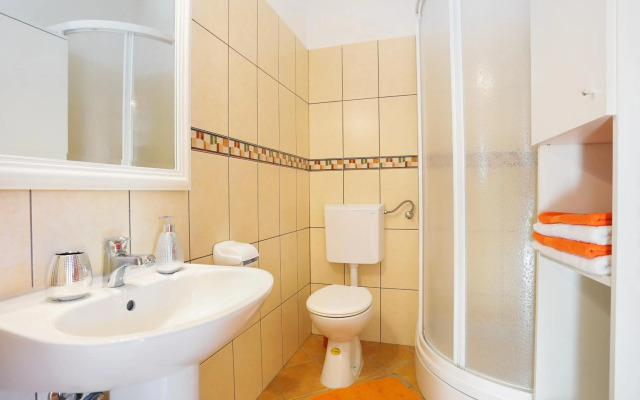 Apartments by the sea Seget Donji, Trogir - 18648