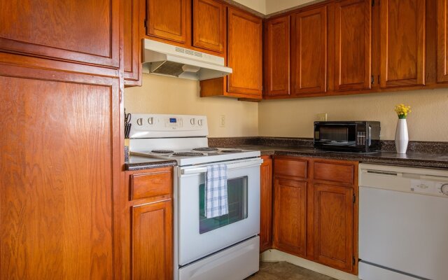2 Br Apt W Pool, Laundry And Wifi By Frontdesk