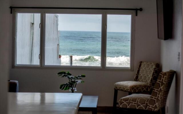 Beautiful 3 BDR 2,5 Bath- Steps from Beach w/PKG