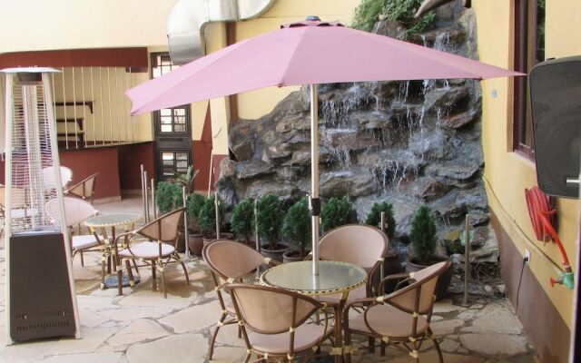TrippleO's Hotel