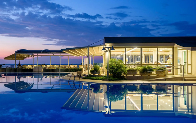 Marinos Beach Hotel