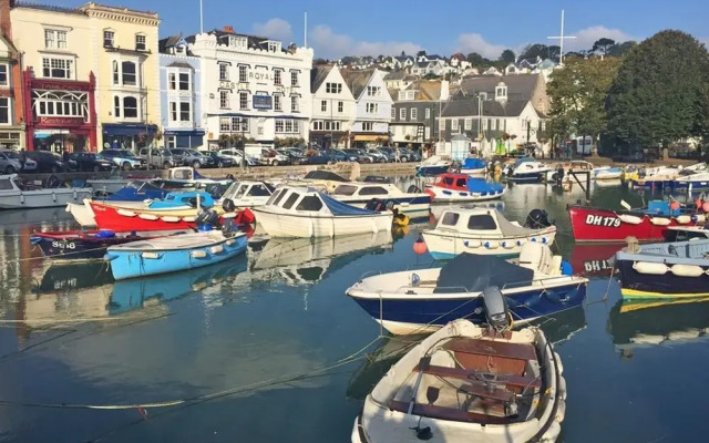 The Barn, 20 At The Beach