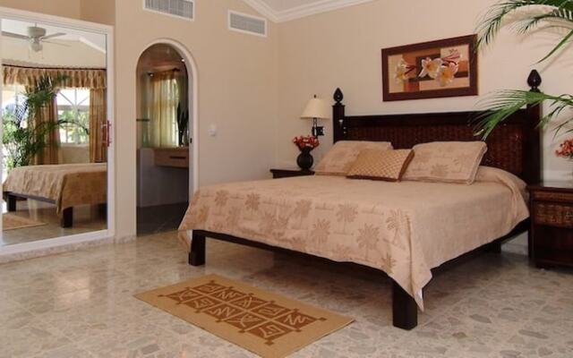 "3br Villa With Vip Access - All Inclusive Program With Alcohol Included."