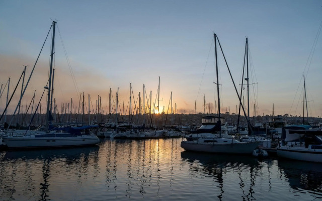 Bay Club Hotel & Marina