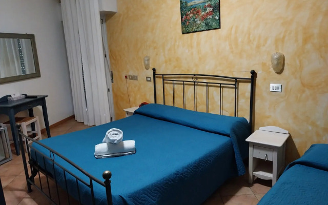 Hotel Carol