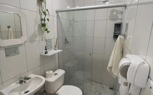 Suites Casa Azul-Vila do Abraão - conforto, limpeza, ótima localização