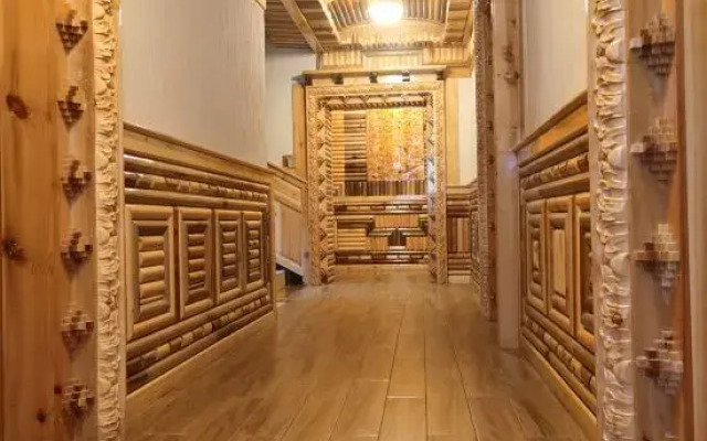 Cailin Holiday Manor