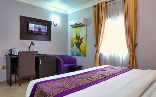 Glo-ran Hotel and Event Place