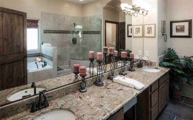 Casa Elegante - Four Bedroom Cabin