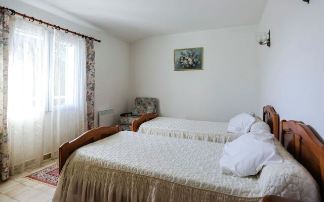 Provencal Holiday Home in Bormes-les-Mimosas with Pool