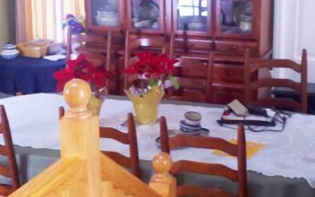 1805 House Bed and Breakfast