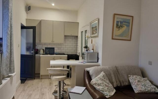 Cracatinni Mews (Adults Only)