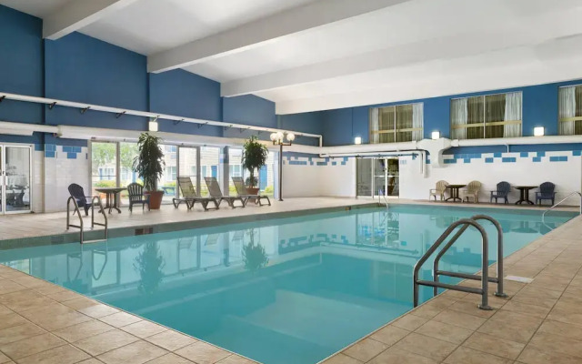 Holiday Inn Express Magnetic Hill
