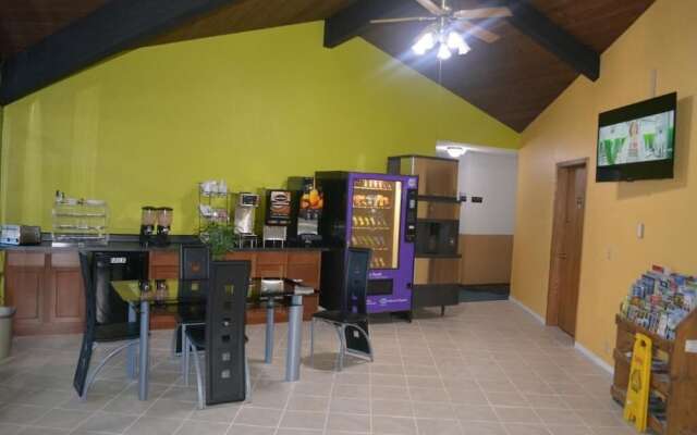 Bloomer Inn & Suites