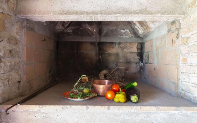 Quiet property set in a genuine context between nature and culture.-CASA PARIS