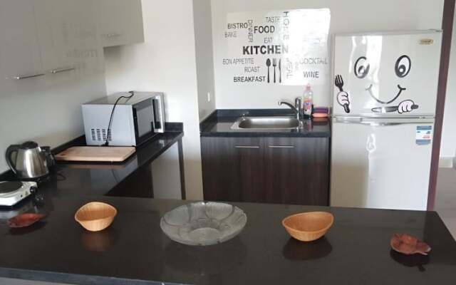 Chill at Salty Life, Pool & Balcony, Azha, Sokhna